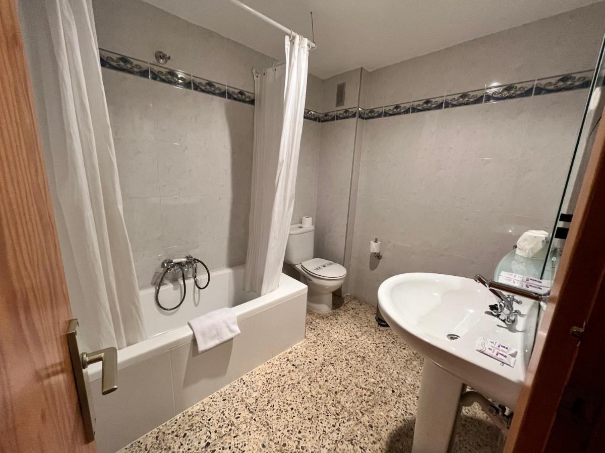 Meson De Castiello Guest House กาสเตียโญ เด ฮากา ภายนอก รูปภาพ