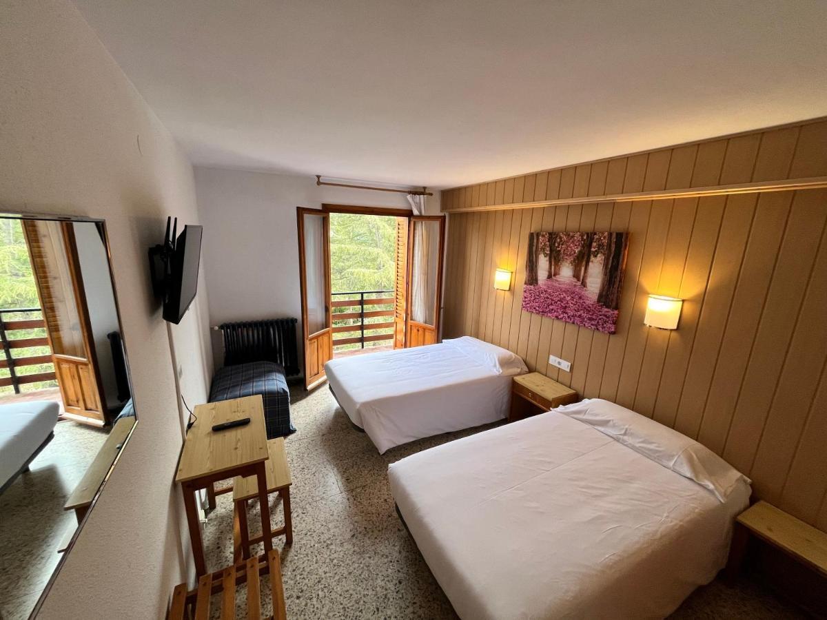 Meson De Castiello Guest House กาสเตียโญ เด ฮากา ภายนอก รูปภาพ
