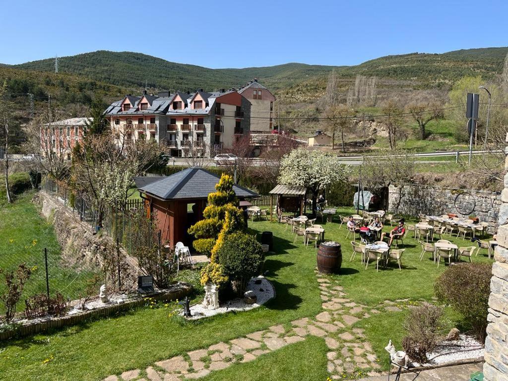Meson De Castiello Guest House กาสเตียโญ เด ฮากา ภายนอก รูปภาพ